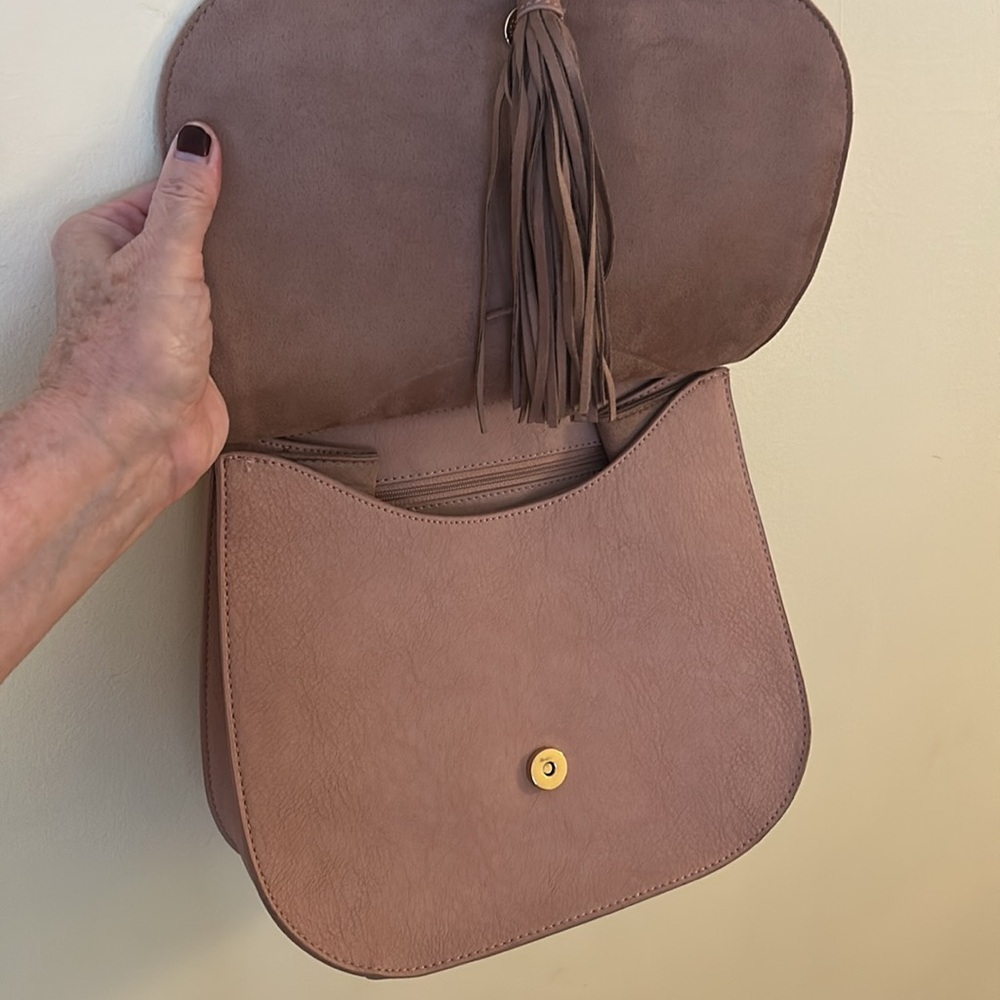Steve Madden Crossbody Saddle Bag Purse NWOT It’s between tan and cream Pretty! - Picture 10 of 15